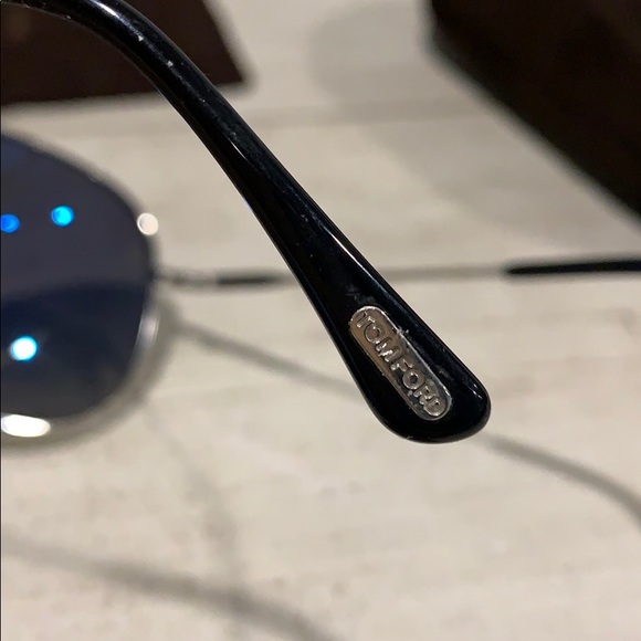 Authentic Tom ford polarized sunglasses (unisex) - Picture 8 of 8
